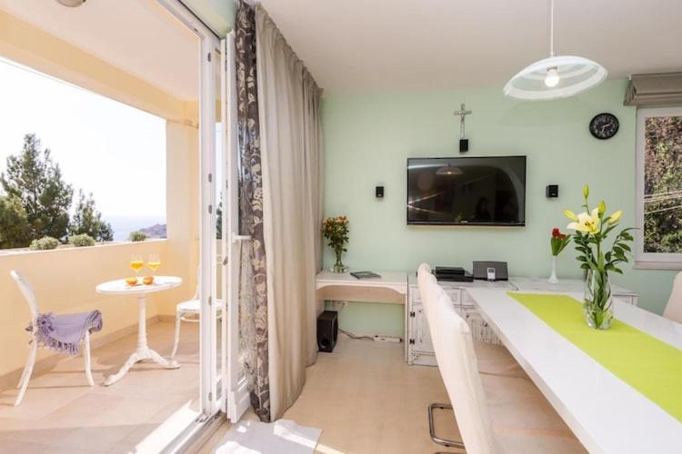 Stella Maris- One Bedroom With Balcony And Sea View Apartment